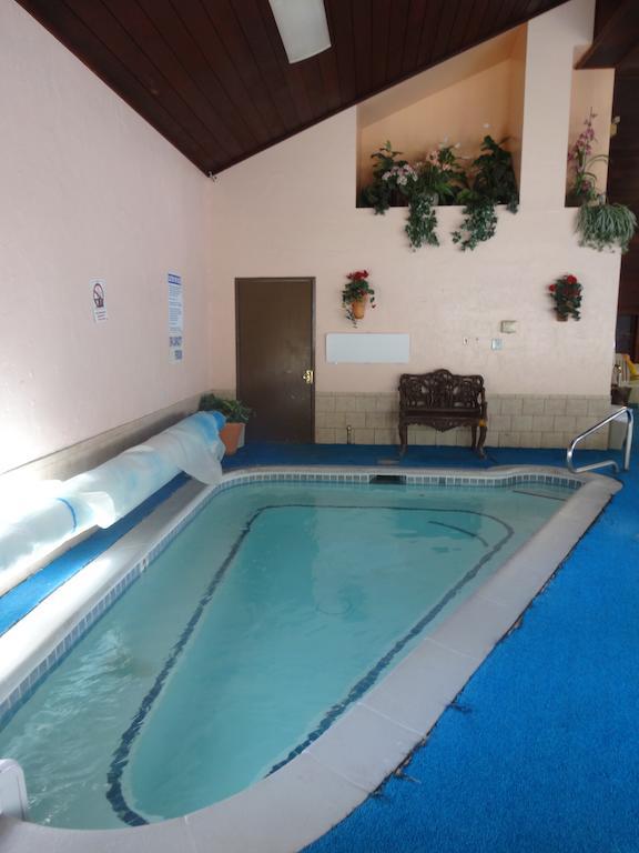 Boulder Lodge Джун-Лейк Экстерьер фото